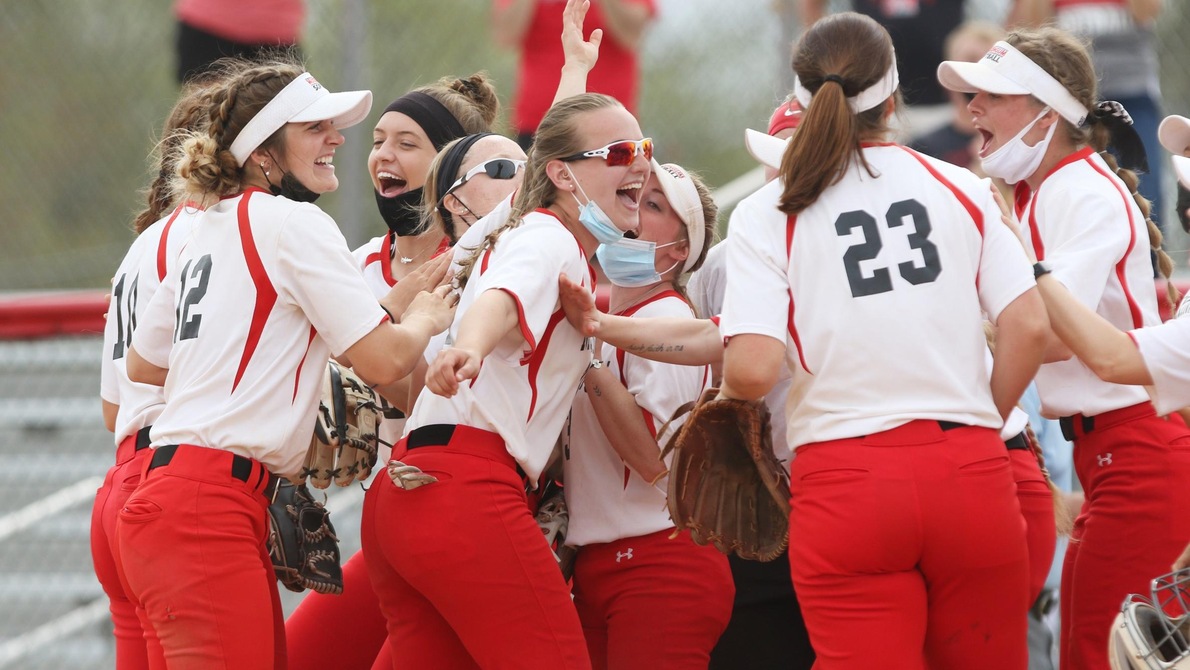 Softball sweeps #21 Mount Union to move into tie for first place in OAC