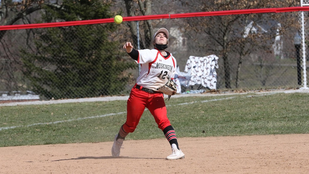 Softball sweeps doubleheader at home against Capital
