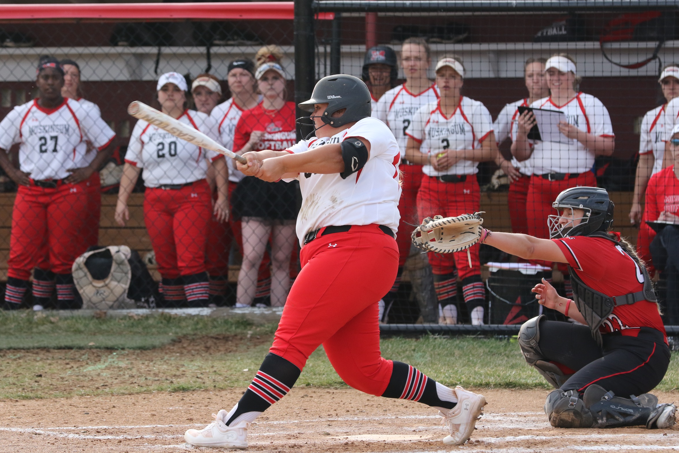 24th-ranked softball splits day at Pioneer Classic