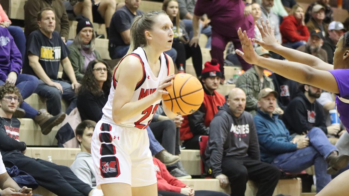 Women’s Basketball shoots past Comets in physical battle