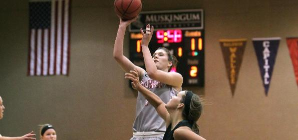 Women's basketball delivers early holiday win