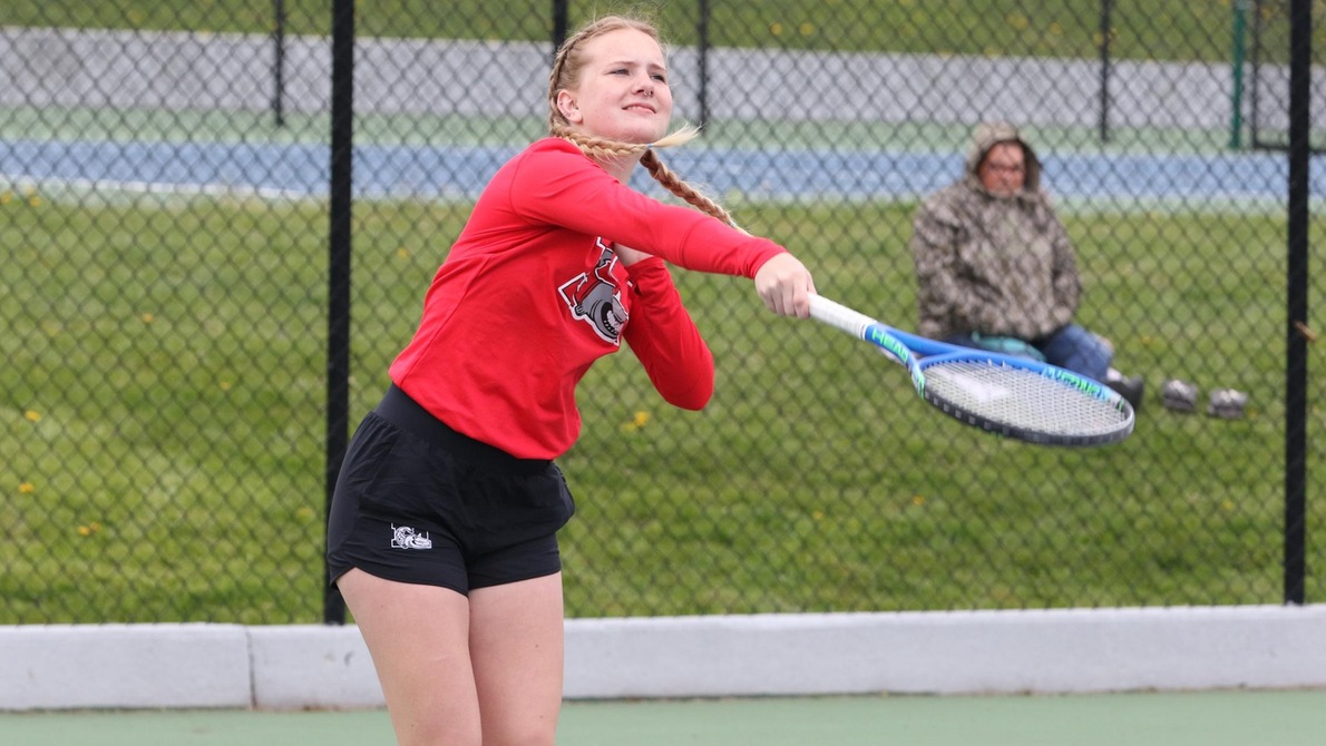Women's tennis splits home action against Waynesburg and Cedarville