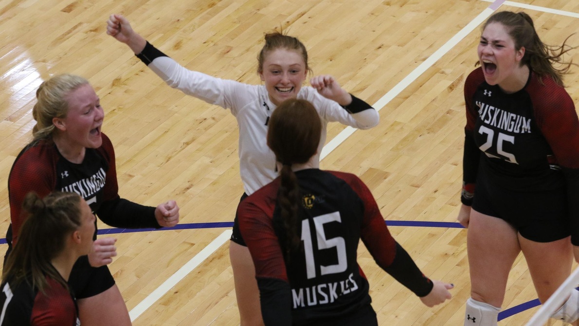 Volleyball sweeps day two of Great Lakes Crossover