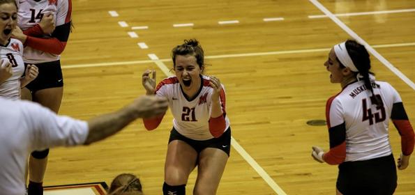 Volleyball hammers Wilmington to inch closer to home OAC Tourney game